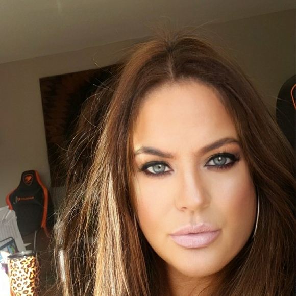 Meet your Posher, Shawna - Picture 1 of 5